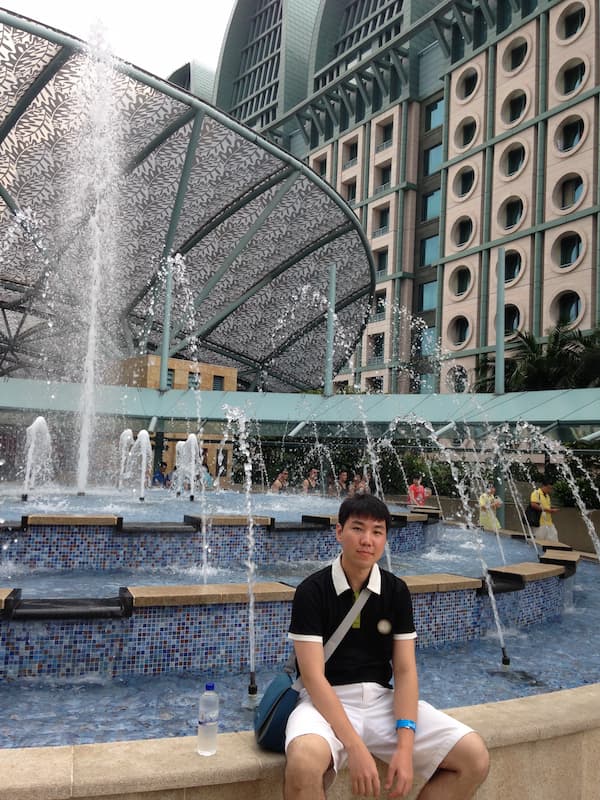 Blogger in Sentosa island