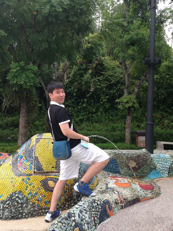 Blogger taking ridiculous picture