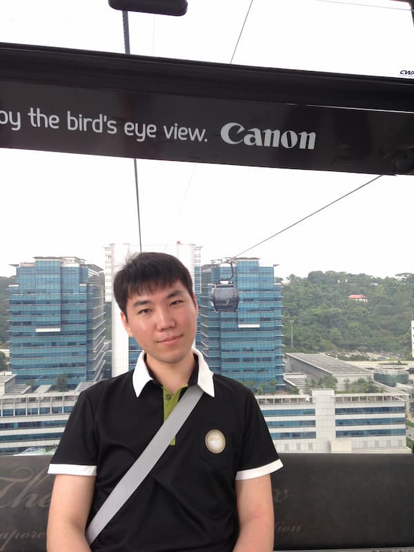 Blogger on the cable car