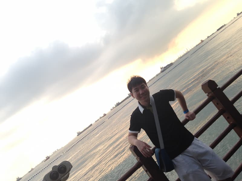 Blogger in Palawan beach